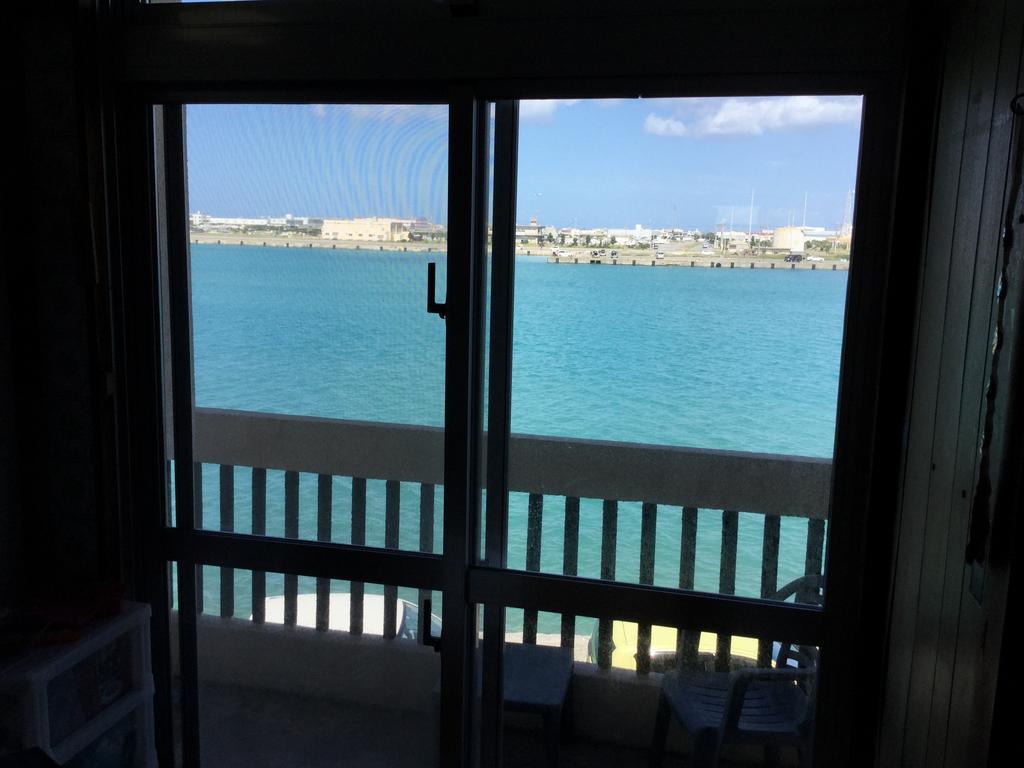 Hostal Yado Ari Itoman Habitación foto
